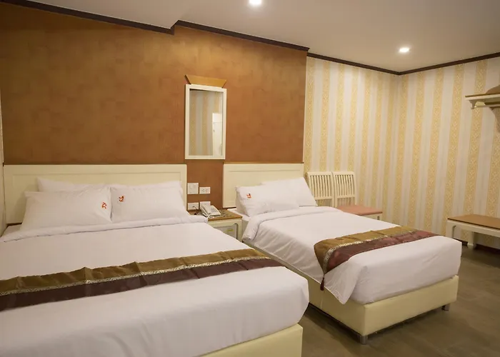 Hotel J&y Latphrao 35