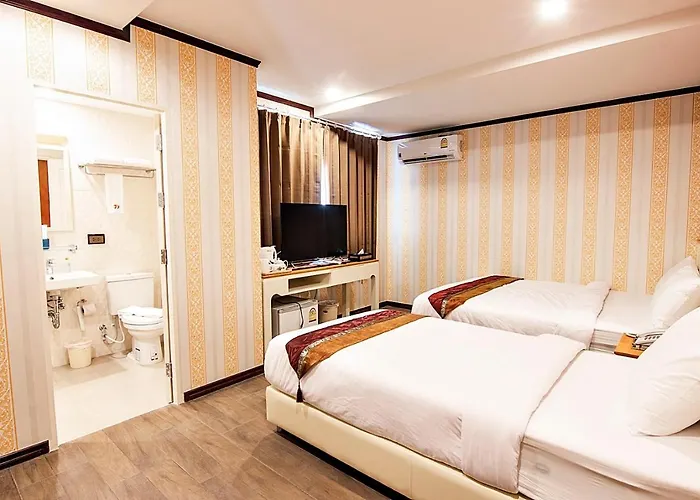 Hotel J&y Latphrao 35